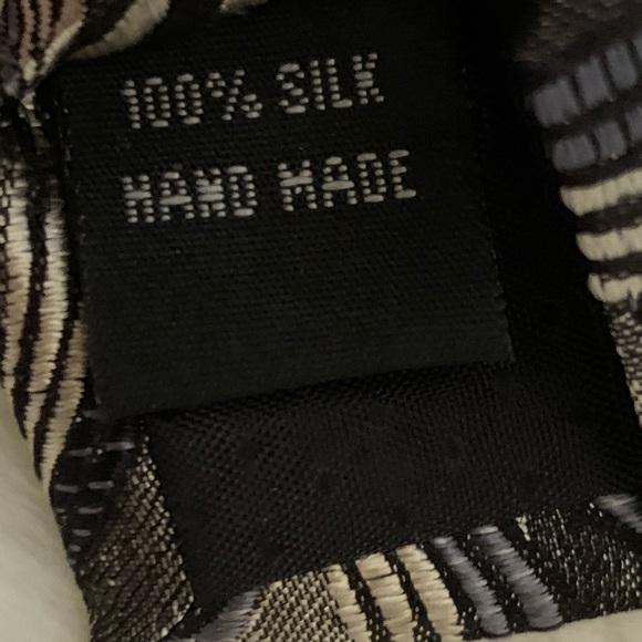 Siena Collezione 100% Silk Hndmde Tie - Picture 6 of 6